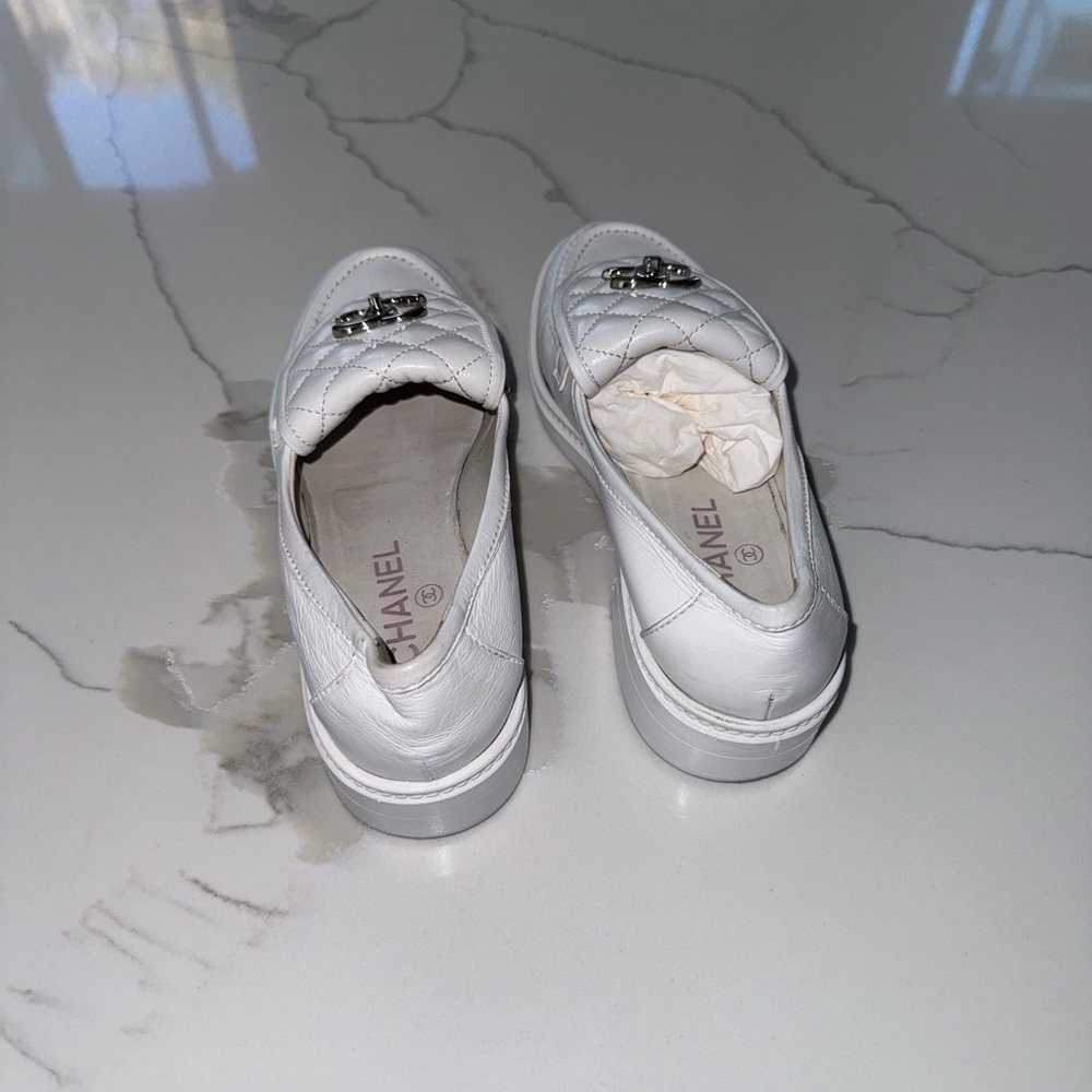 Authentic White Chanel Interlocking Cc Logo Leath… - image 4